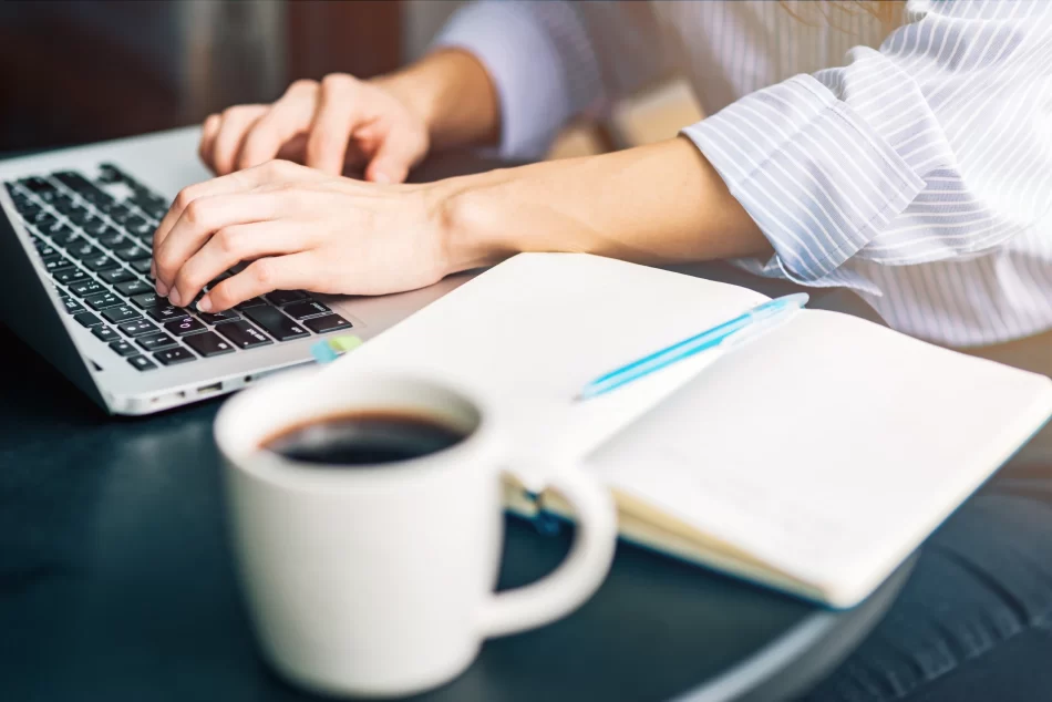 Decifrando o Impacto: Como a Publicidade Molda as Decisões dos Consumidores e Fortalece Marcas